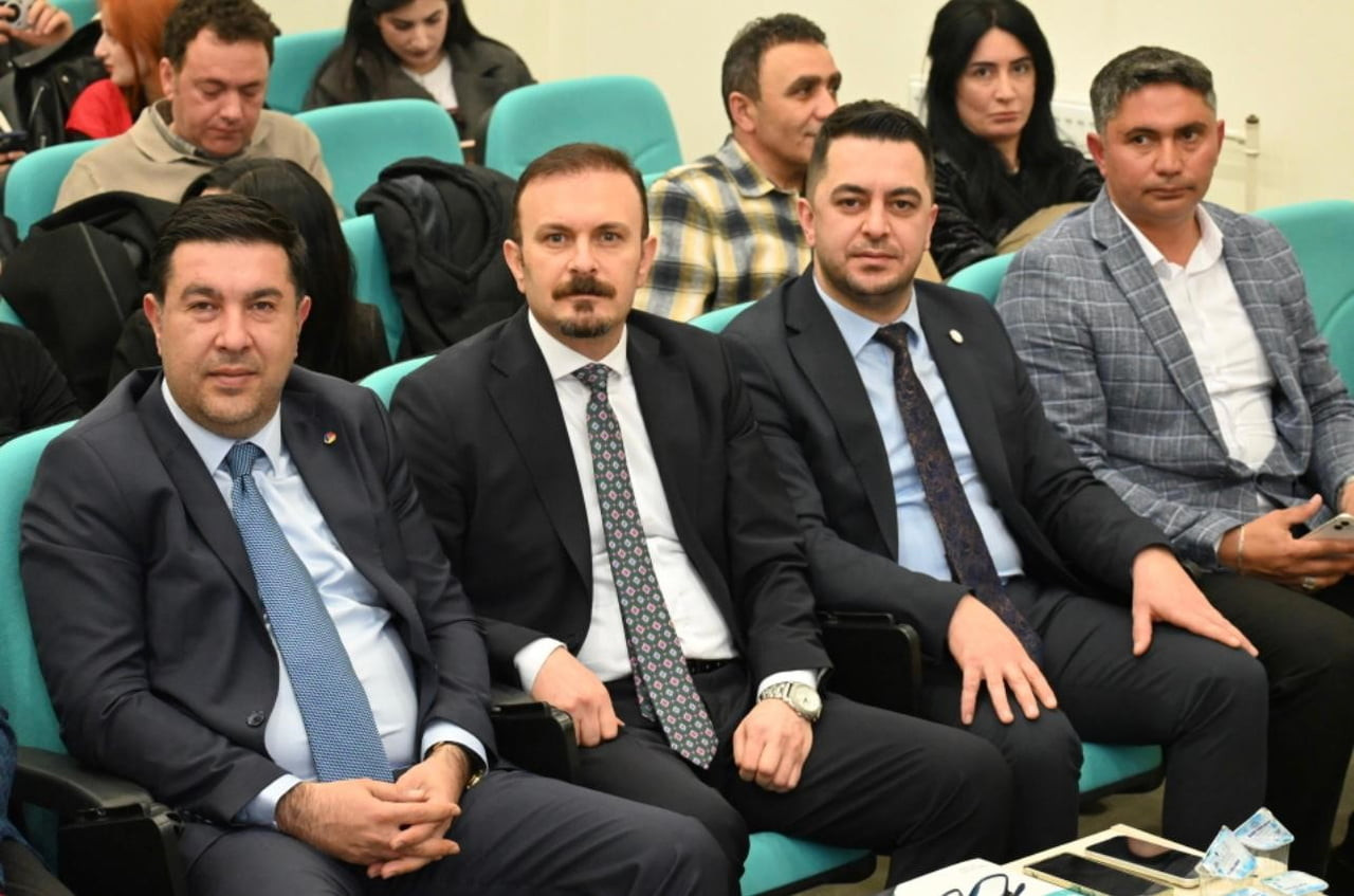 KARS’TA, “ZİRVEDE KADIN” PANELİ YOĞUN İLGİ GÖRDÜ(KARS-İHA)