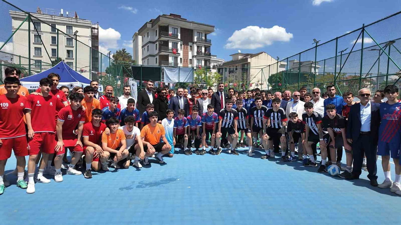 KARTAL BELEDİYESİ TARAFINDAN "SPORA ADIM AT, KARTAL’A HAREKET KAT" SLOGANIYLA DÜZENLENEN 19 MAYIS...