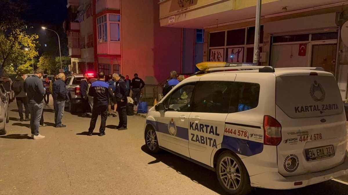 Kartal Yukarı Mahallesi Doğan Sokak'ta bulunan 17 daireli 4 katlı apartmanın kolonlarında...