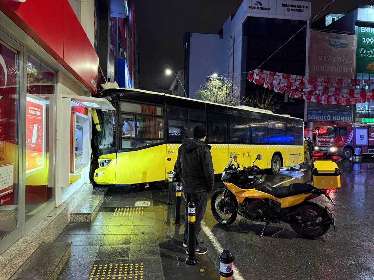 Kartal'da, İETT otobüsünün binaya çarpması sonucu yaralanan 6 kişi hastaneye kaldırıldı. İhbar...