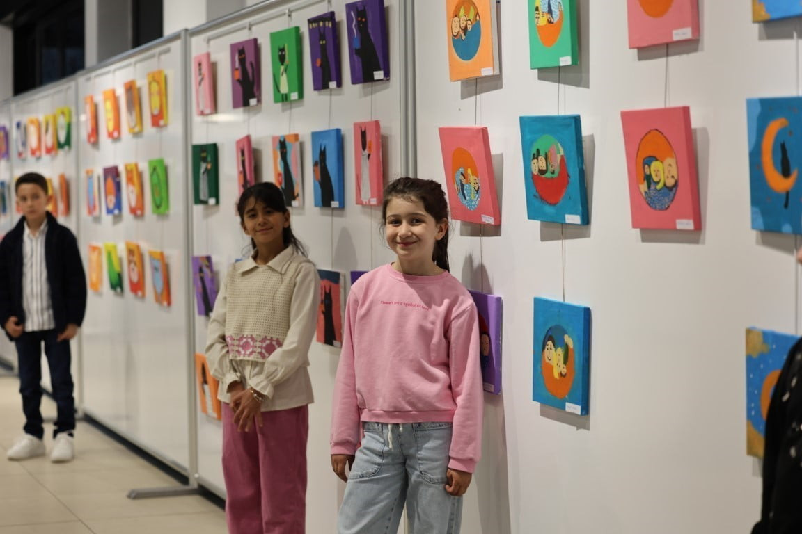 KARTEPE BELEDİYESİ SANAT EVİ, İLÇEDEKİ İLKOKUL ÖĞRENCİLERİ VE HALK EĞİTİM MERKEZİ KURSİYERLERİNİN...