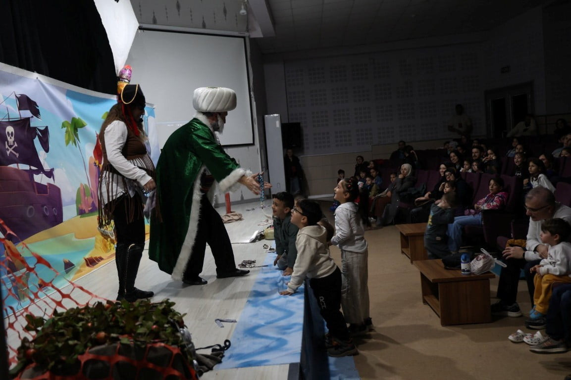 KARTEPE BELEDİYESİ TARAFINDAN DÜZENLENEN HAFTA SONU ETKİNLİKLERİ KAPSAMINDA SAHNELENEN "NASRETTİN...