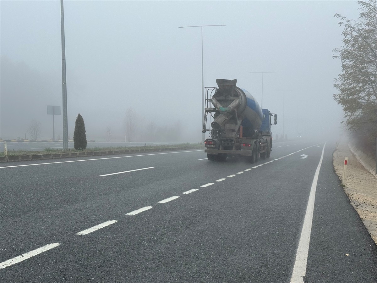 Kastamonu-Ankara kara yolu ile İstanbul yolu mevkisinde sis etkili oluyor.