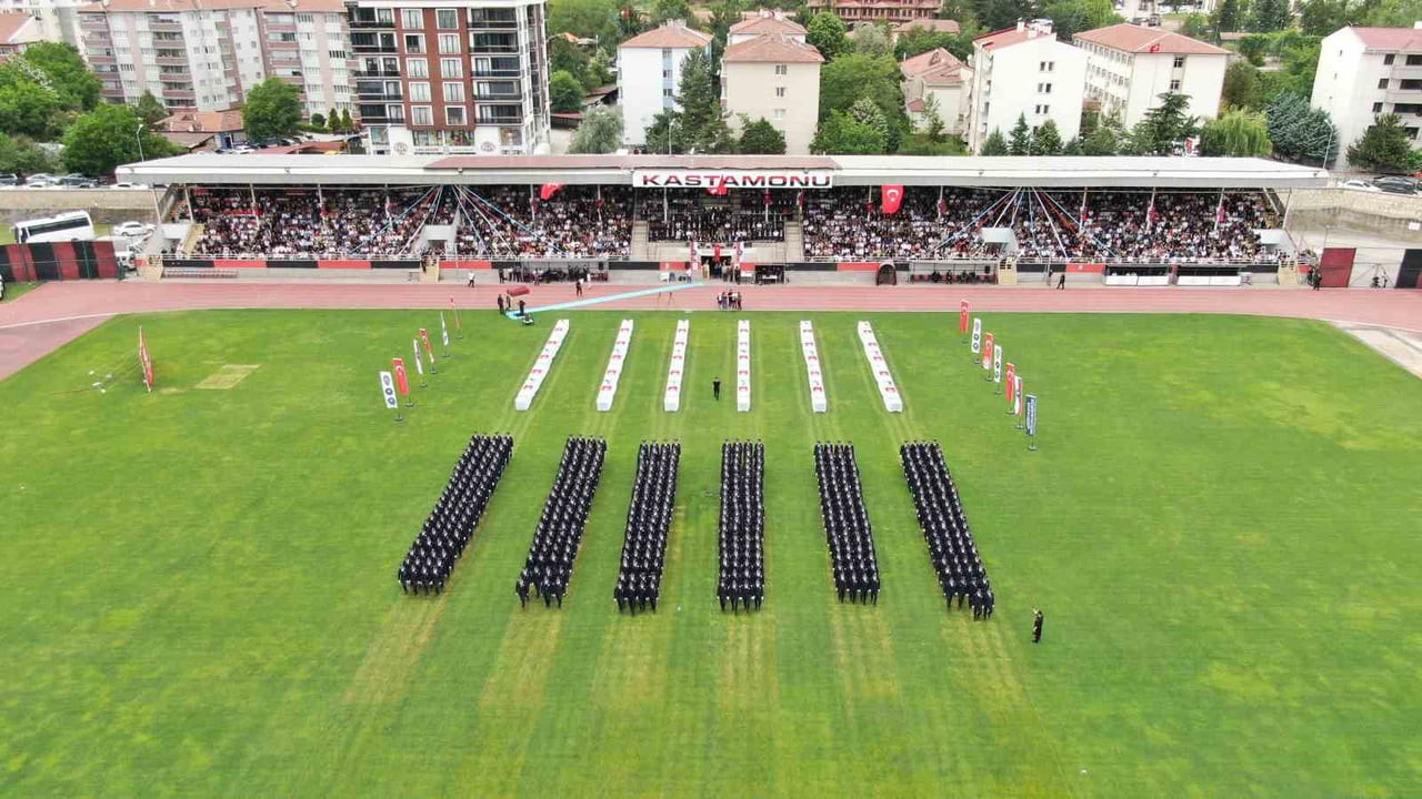 KASTAMONU POLİS MESLEK YÜKSEKOKULUNDA İKİ YILLIK EĞİTİMLERİNİ TAMAMLAYAN 479 POLİS ADAYI...