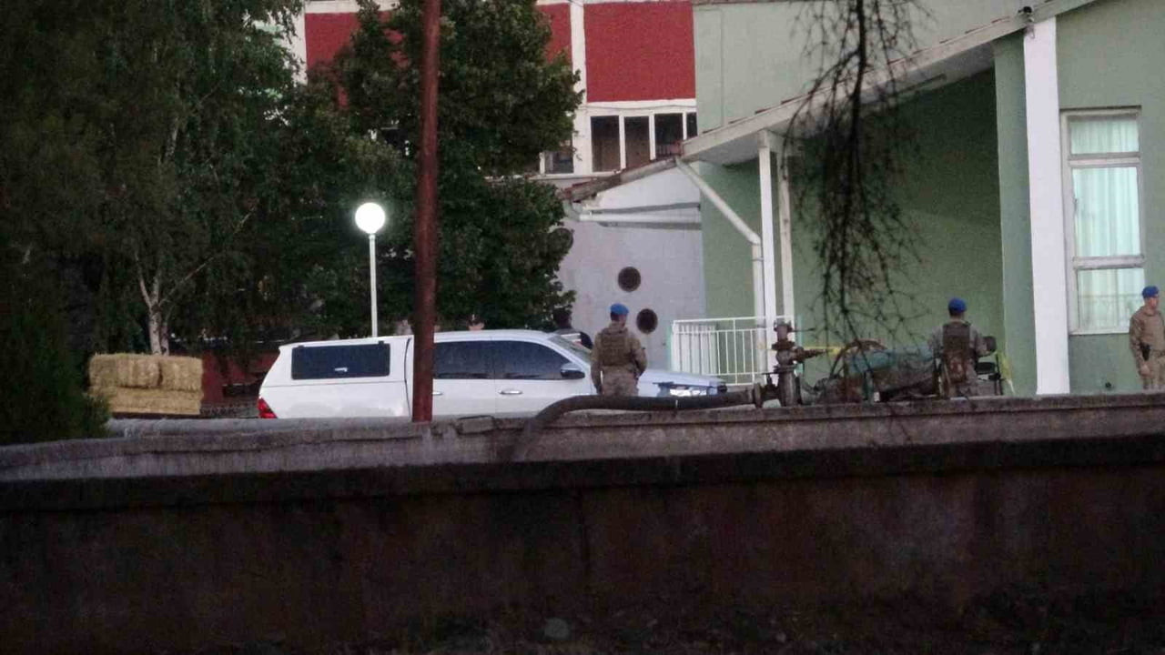 KASTAMONU ŞEKER FABRİKASINDA ÇIKAN TARTIŞMA NETİCESİNDE MESAİ ARKADAŞLARINI SİLAHLA VURARAK...
