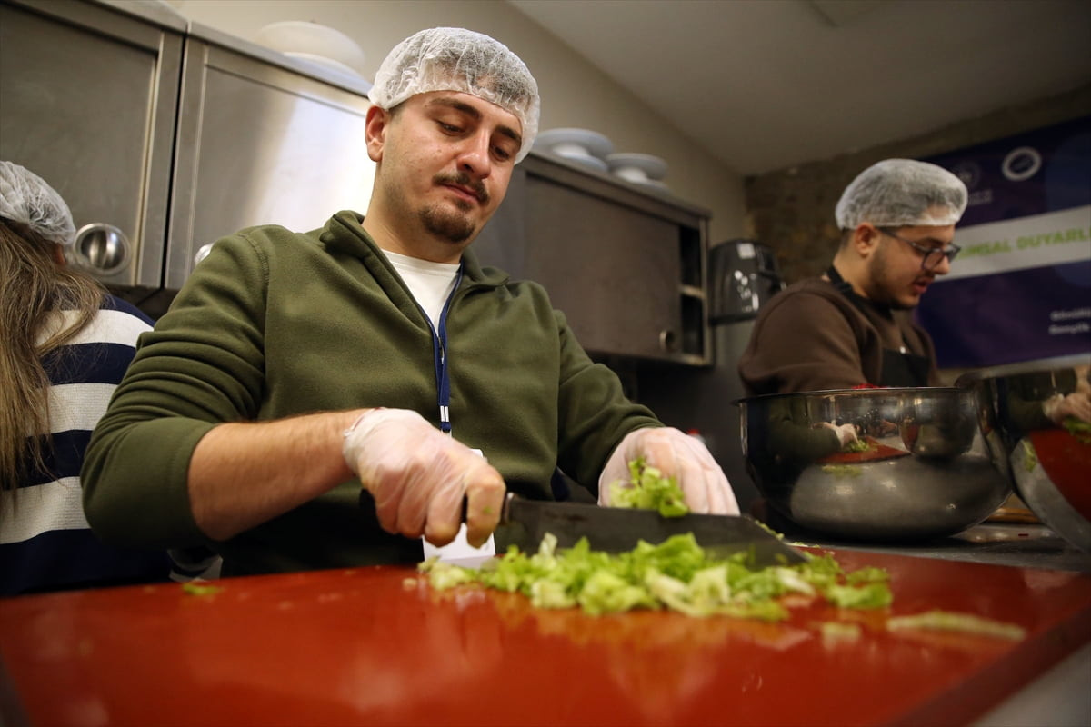 Kastamonu Üniversitesi öğrencileri, Yeşilay Danışmanlık Merkezi (YEDAM) Gastronomi Atölyesi'nde...