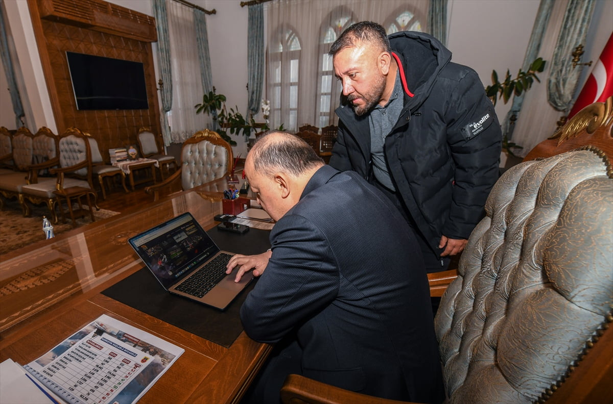 Kastamonu Valisi Meftun Dallı, Anadolu Ajansının (AA) gözünden 2025'e damga vuran olaylara ait...