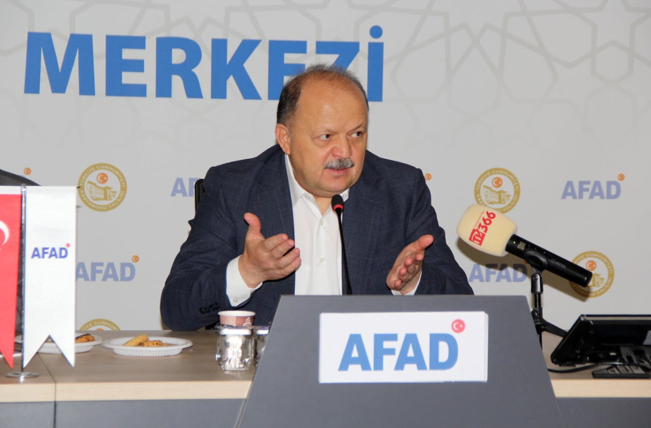 KASTAMONU VALİSİ MEFTUN DALLI, TOPLANTIDA KONUŞTU.
