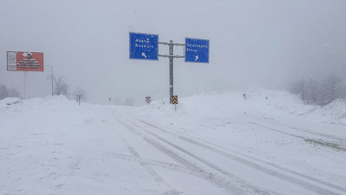 Kastamonu'da Abana, Bozkurt ve Çatalzeytin ilçelerini il merkezine bağlayan kara yolu güzergahının...