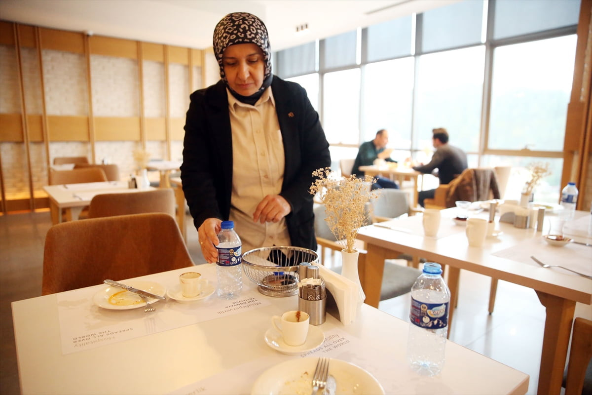Kastamonu'da bir otelde toplanan pet şişelerin kapakları, Kastamonu Özel Bireyler ve Aileleri...