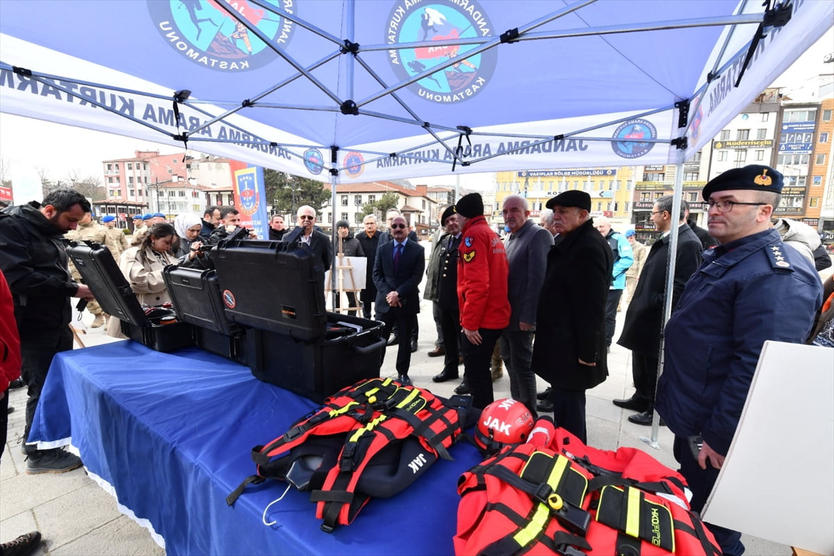 Kastamonu'da Deprem Haftası kapsamında Arama Kurtarma Ekipman Sergisi düzenlendi. Kastamonu İl...