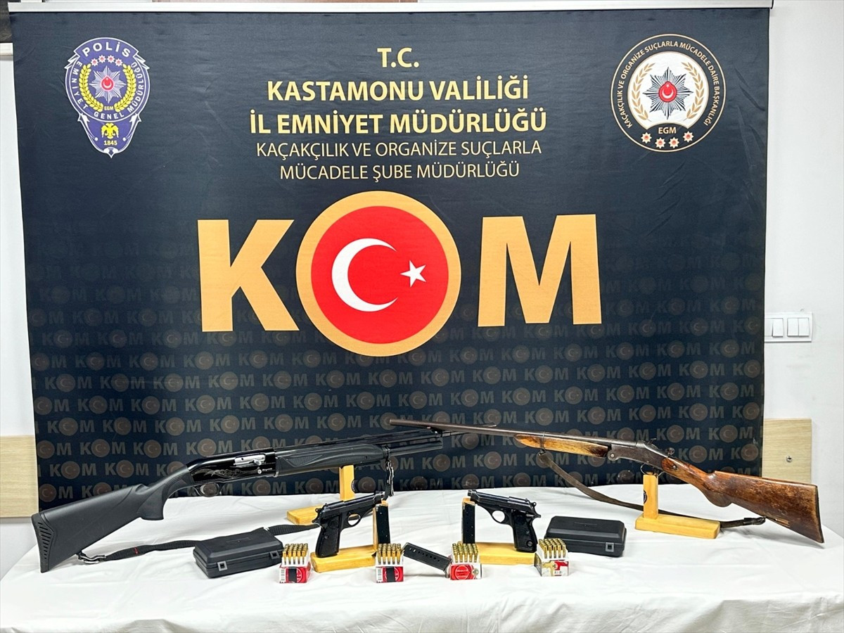 Kastamonu'da düzenlenen ruhsatsız silah operasyonunda 8 şüpheli gözaltına alındı. Operasyonda 2...