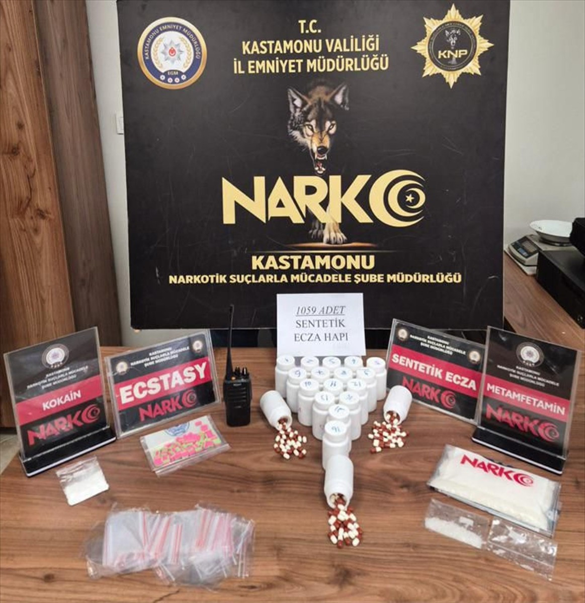 Kastamonu'da düzenlenen uyuşturucu operasyonunda gözaltına alınan 3 şüpheli tutuklandı....