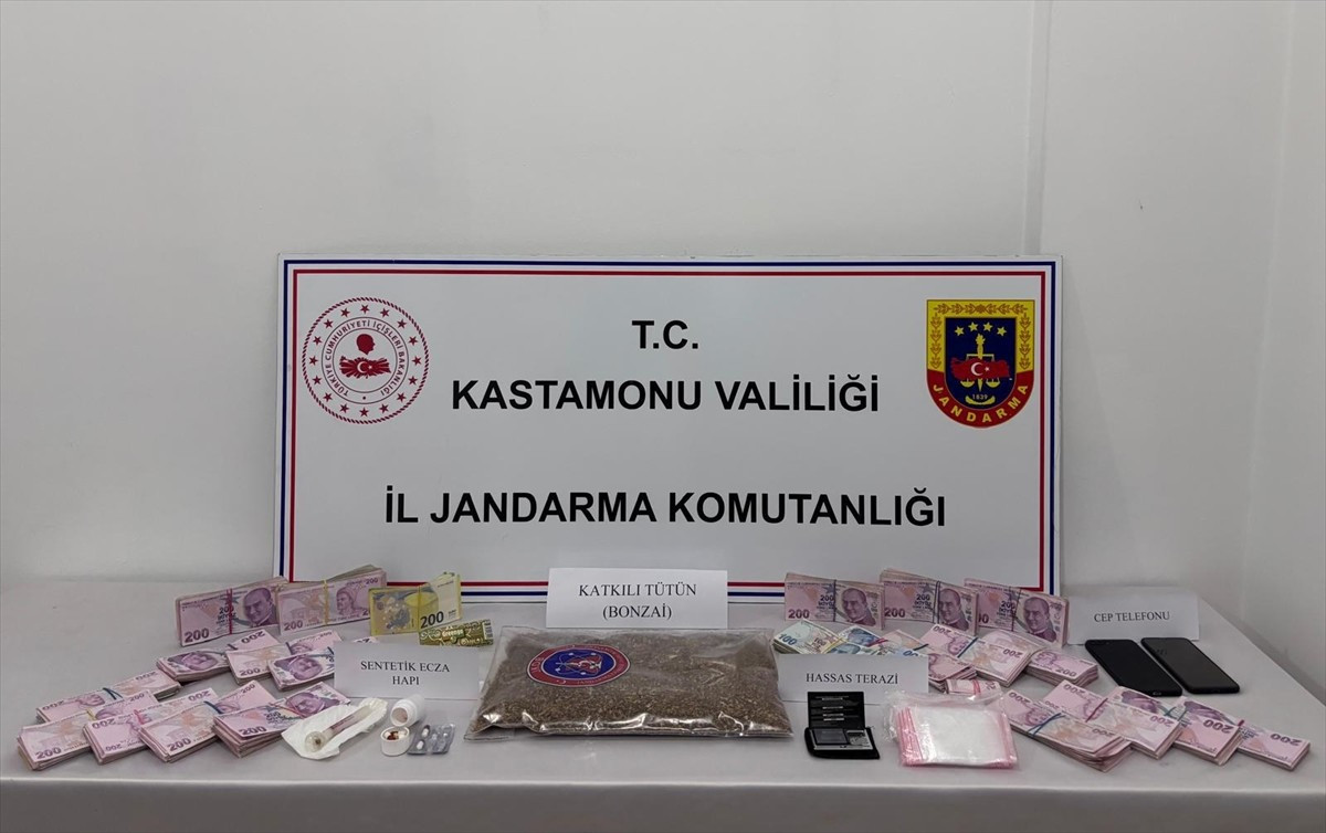 Kastamonu'da düzenlenen uyuşturucu operasyonunda gözaltına alınan 6 şüpheliden 1'i tutuklandı....