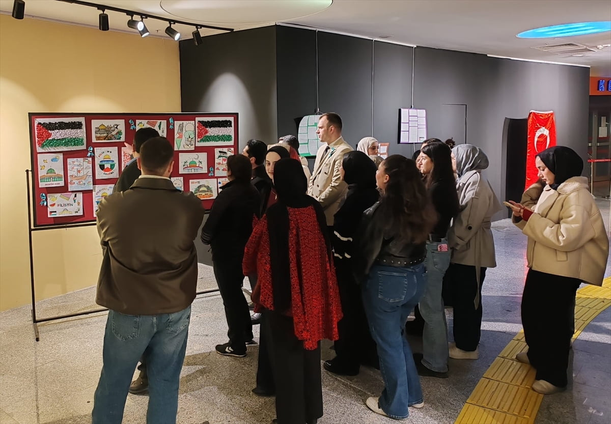 Kastamonu'da Kastamonu'dan Filistin'e Gönül Köprüsü Sergisi açıldı. Kastamonu Üniversitesi Merkez...