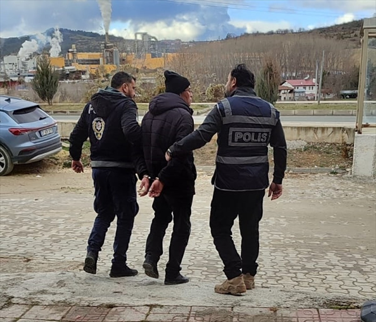 Kastamonu'da okul müdür yardımcısını darbeden şüpheli tutuklandı.