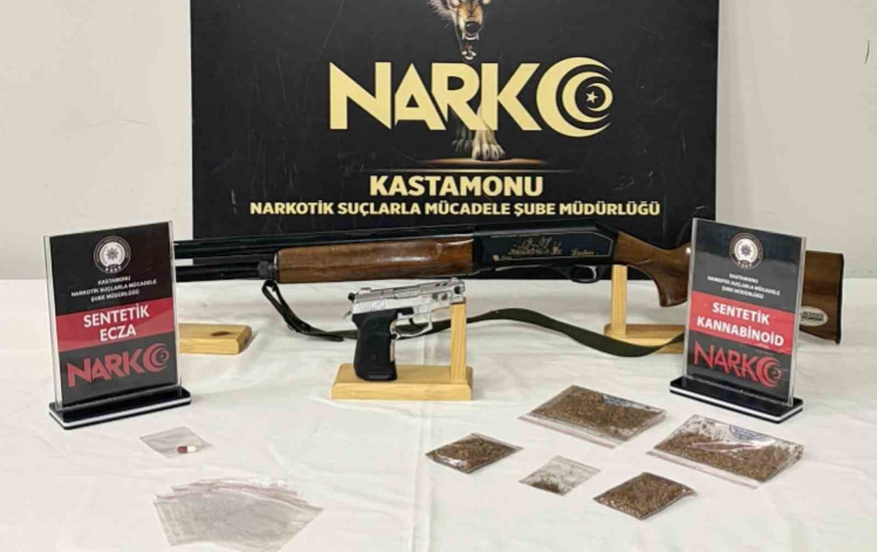KASTAMONU'DA POLİS EKİPLERİ TARAFINDAN GERÇEKLEŞTİRİLEN UYUŞTURUCU OPERASYONUNDA 5 KİŞİ GÖZALTINA...