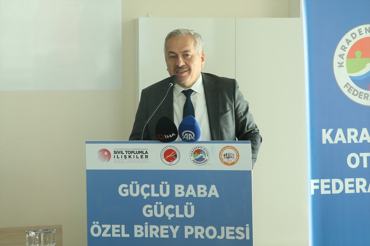 Kastamonu'da "Güçlü Baba Güçlü Özel Birey Proje Çalıştayı" gerçekleştirildi. Kastamonu Aile ve...