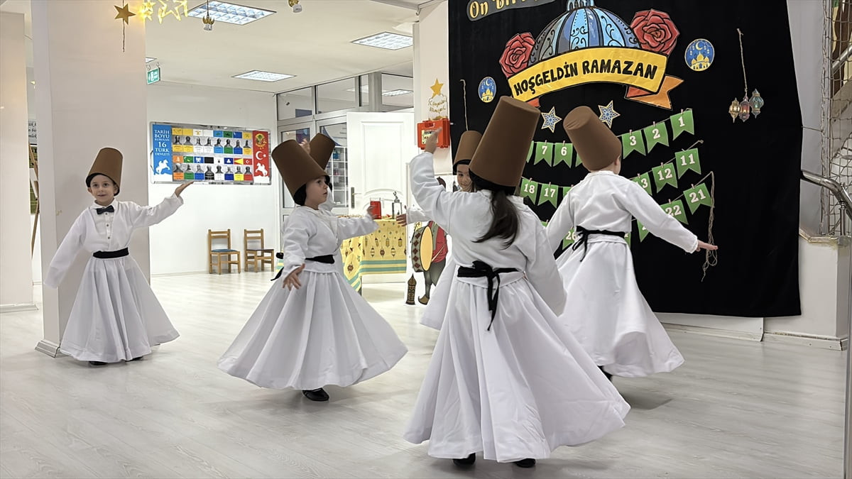 Kastamonu'da ramazan öncesinde okullarda koridorlar öğrenciler tarafından süslendi. Bu kapsamda...