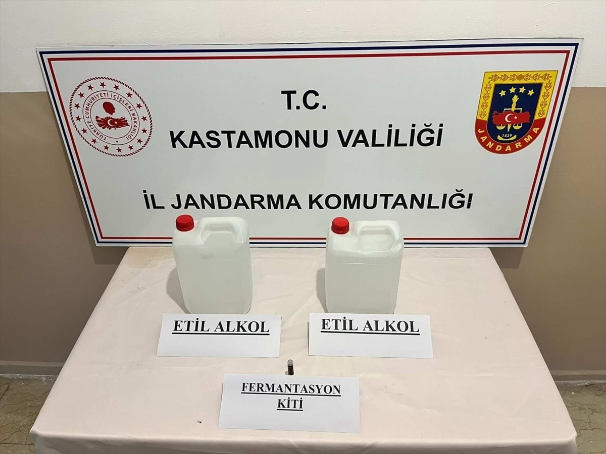 Kastamonu'da ruhsatsız silah ve sahte içki operasyonlarında 3 şüpheli gözaltına alındı....