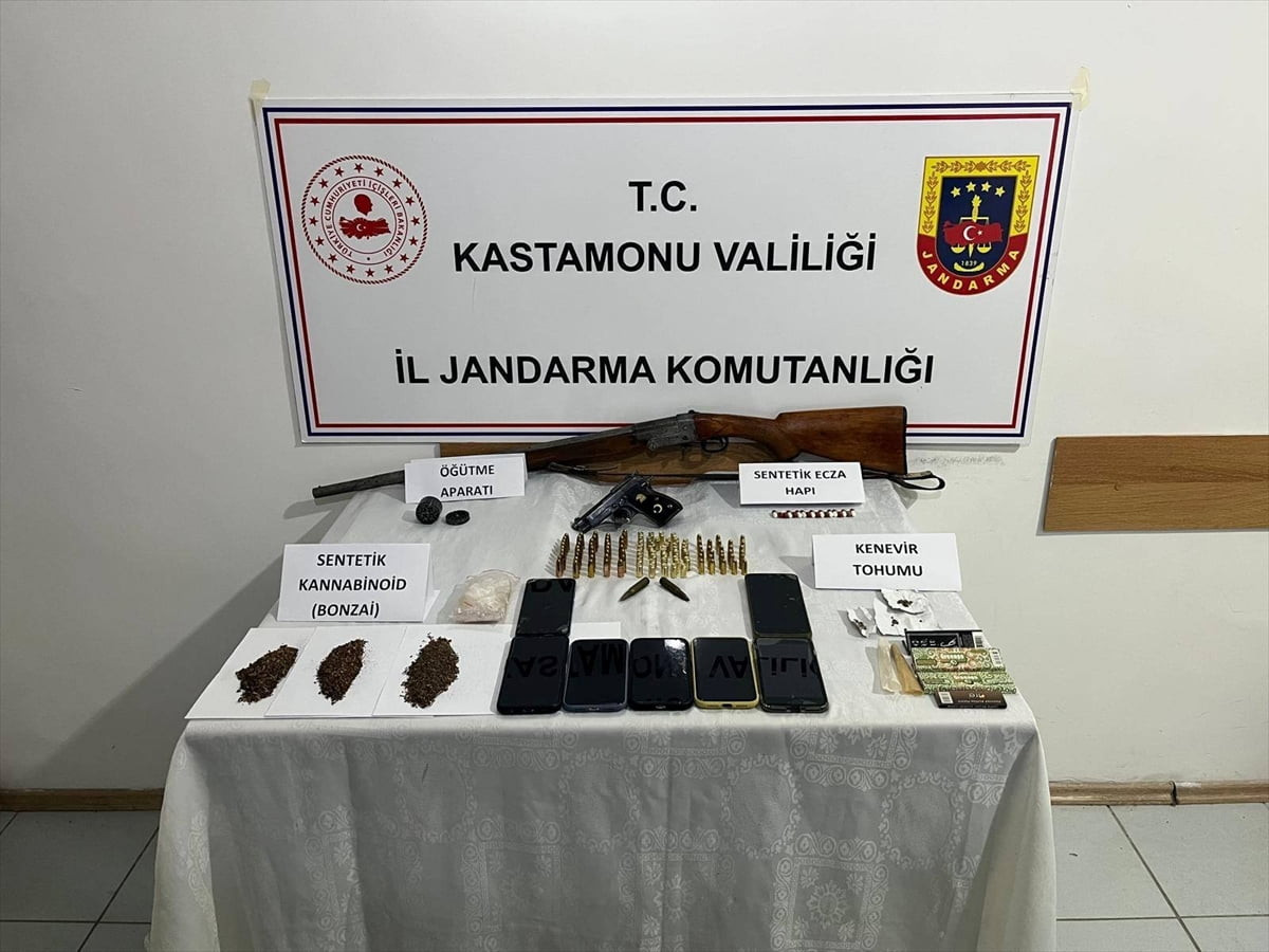 Kastamonu'da uyuşturucu operasyonunda gözaltına alınan 19 şüpheliden 4'ü tutuklandı. Operasyonda...