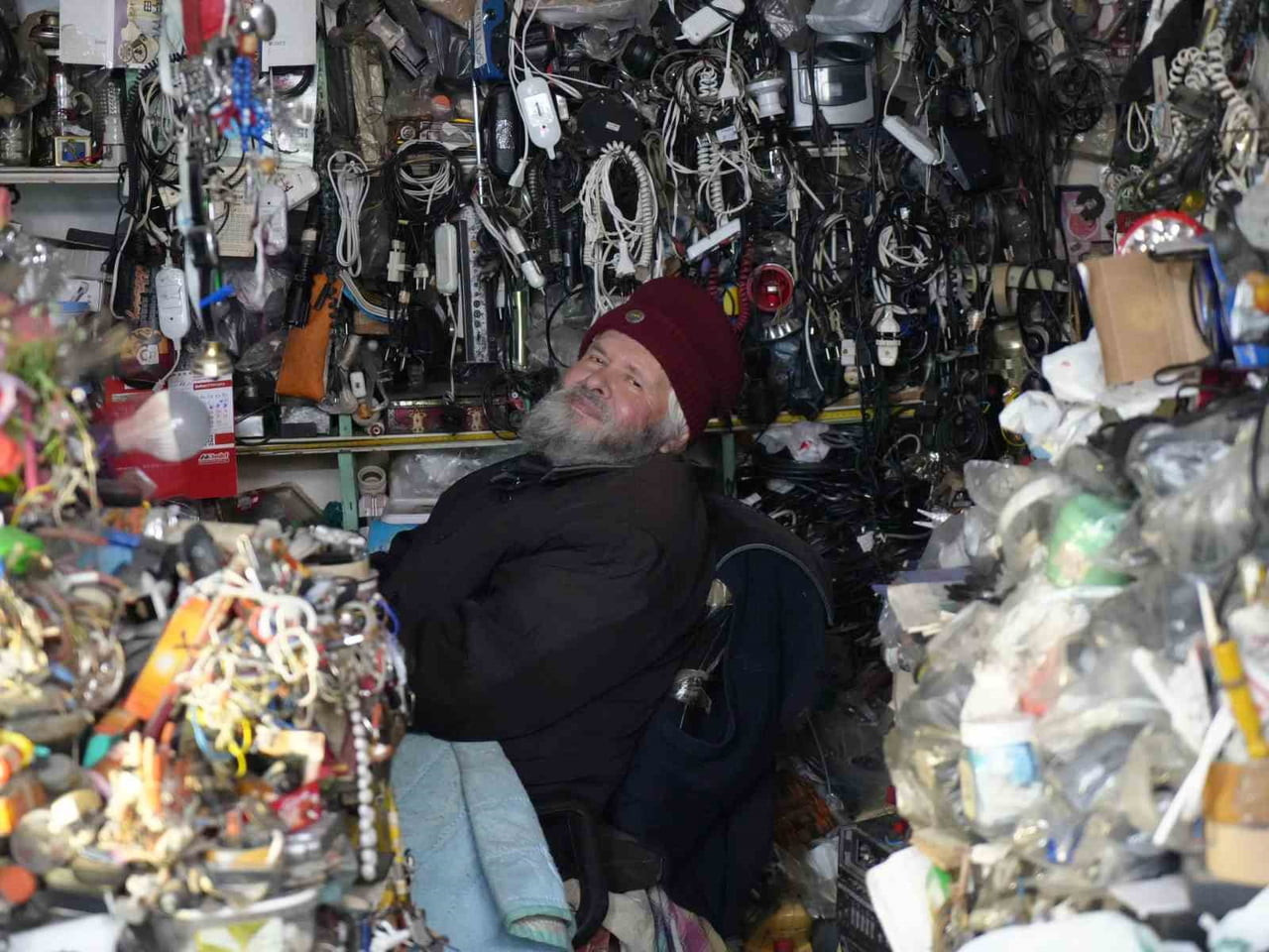 KASTAMONU'DA UZUN YILLARDIR ELEKTRONİK EV ALETLERİ TAMİRATI YAPAN 72 YAŞINDAKİ VEYSEL KARAKAYA...