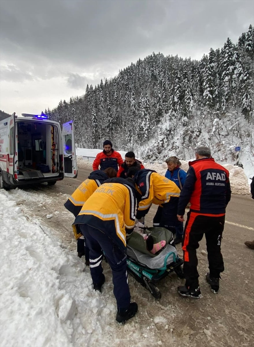 Kastamonu'nun Azdavay ilçesinde rahatsızlanan kişi, İl Afet ve Acil Durum Müdürlüğü (AFAD)...