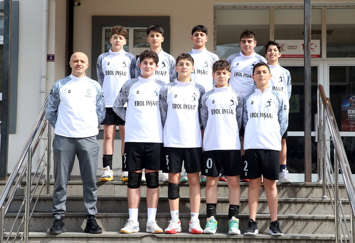 Kastamonu'nun Bozkurt ilçesinde 2021'de yaşanan sel felaketinin ardından voleybola başlayan...