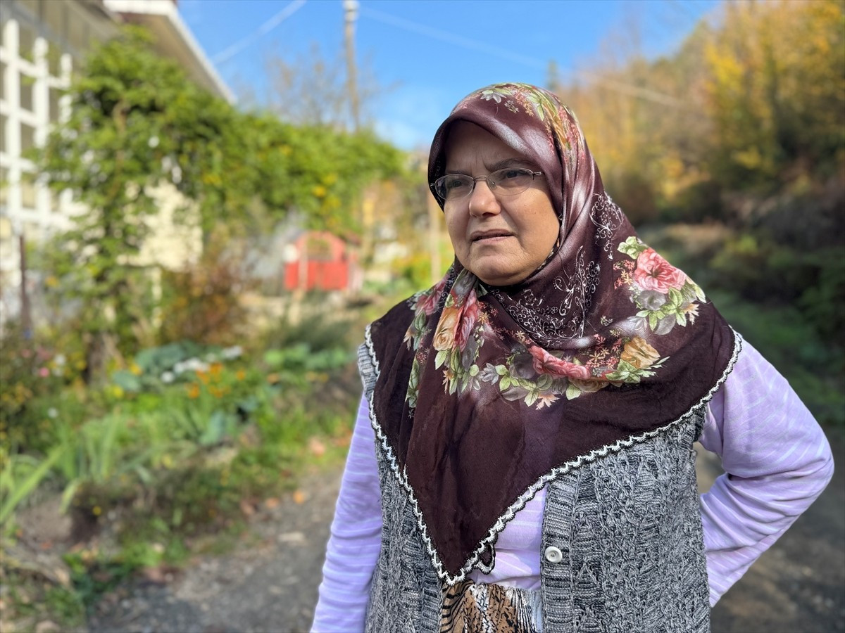 Kastamonu'nun Bozkurt ilçesinde 4 gün önce evden ayrıldıktan sonra haber alınamayan kadın ile 5...