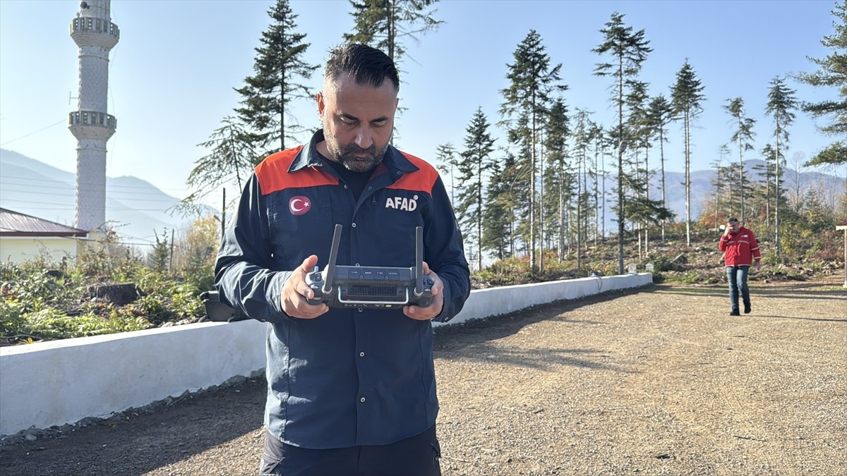 Kastamonu'nun Bozkurt ilçesinde 6 gün önce evden ayrıldıktan sonra haber alınamayan kadın ile 5...