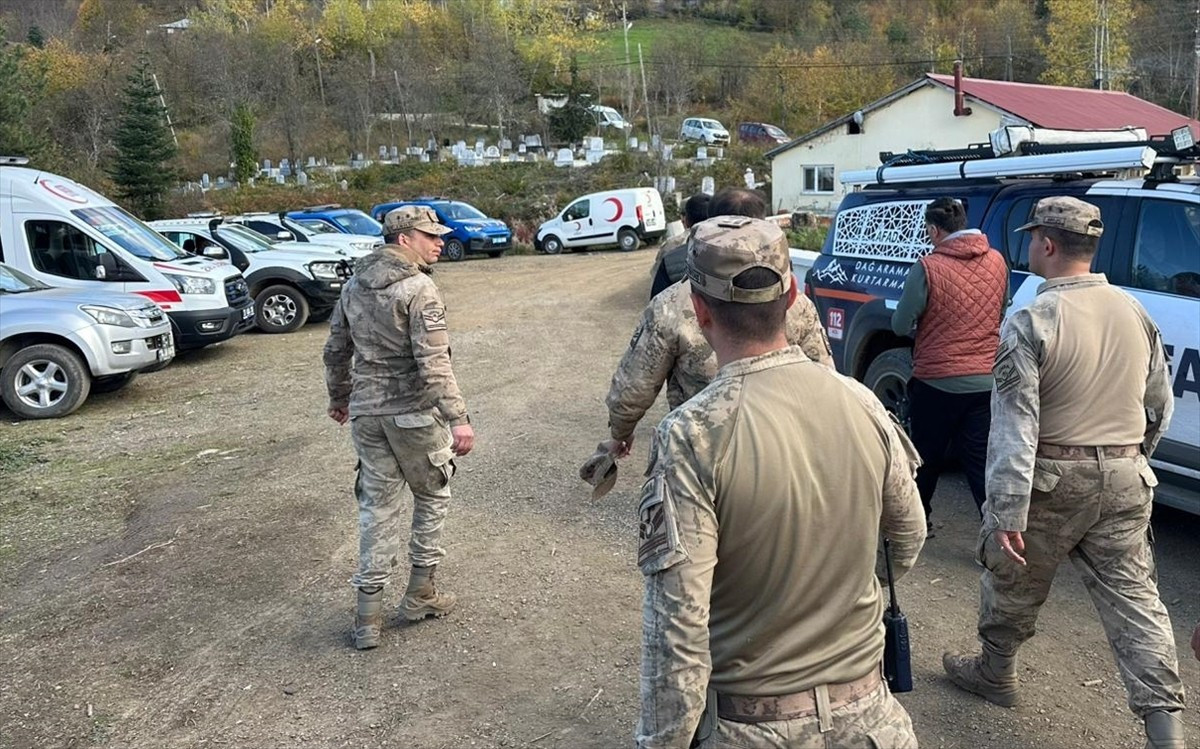Kastamonu'nun Bozkurt ilçesinde 7 gün önce evden ayrıldıktan sonra haber alınamayan kadın ile 5...