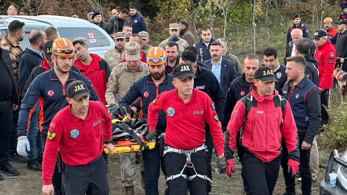 Kastamonu'nun Bozkurt ilçesinde 9 gün önce 5 yaşındaki oğluyla evden ayrıldıktan sonra haber...