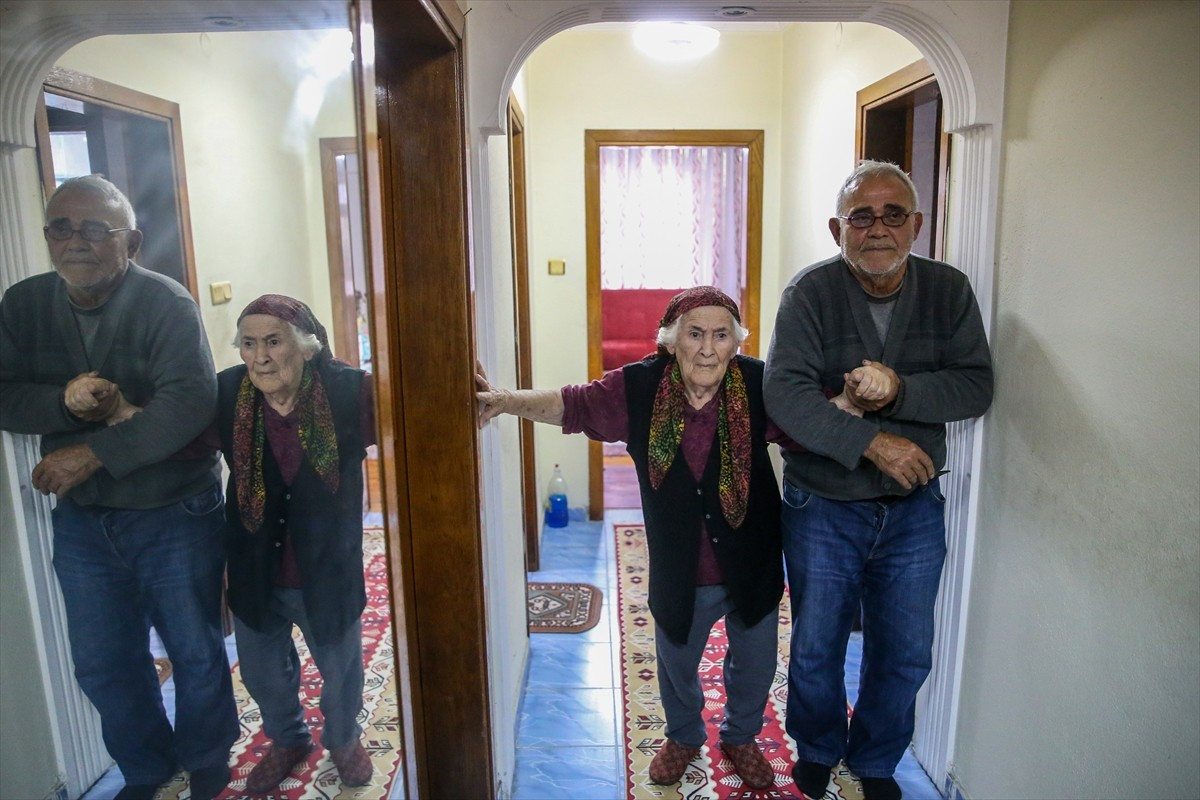 Kastamonu'nun Çatalzeytin ilçesinde yaşayan 114 yaşındaki Fatime Bilen'in bakımını 17 yıldır oğlu...