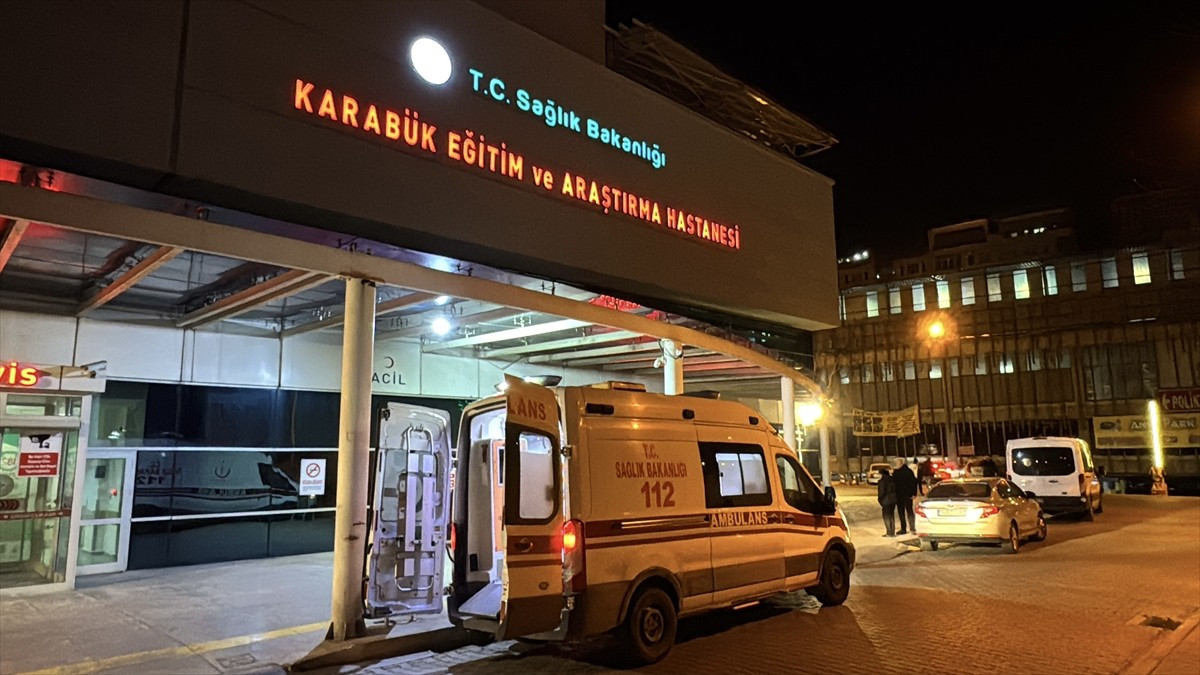 Kastamonu'nun Daday ilçesinde, kendisine saldıran köpeği tabancayla korkutmak isteyen muhtar...