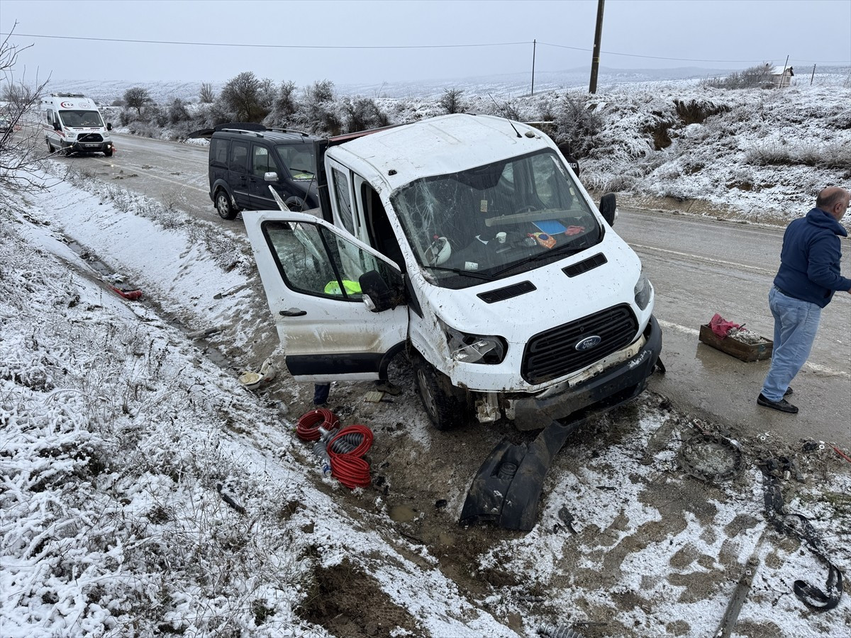 Kastamonu'nun Seydiler ilçesinde kamyonetin şarampole düşmesi sonucu 7 kişi yaralandı.
