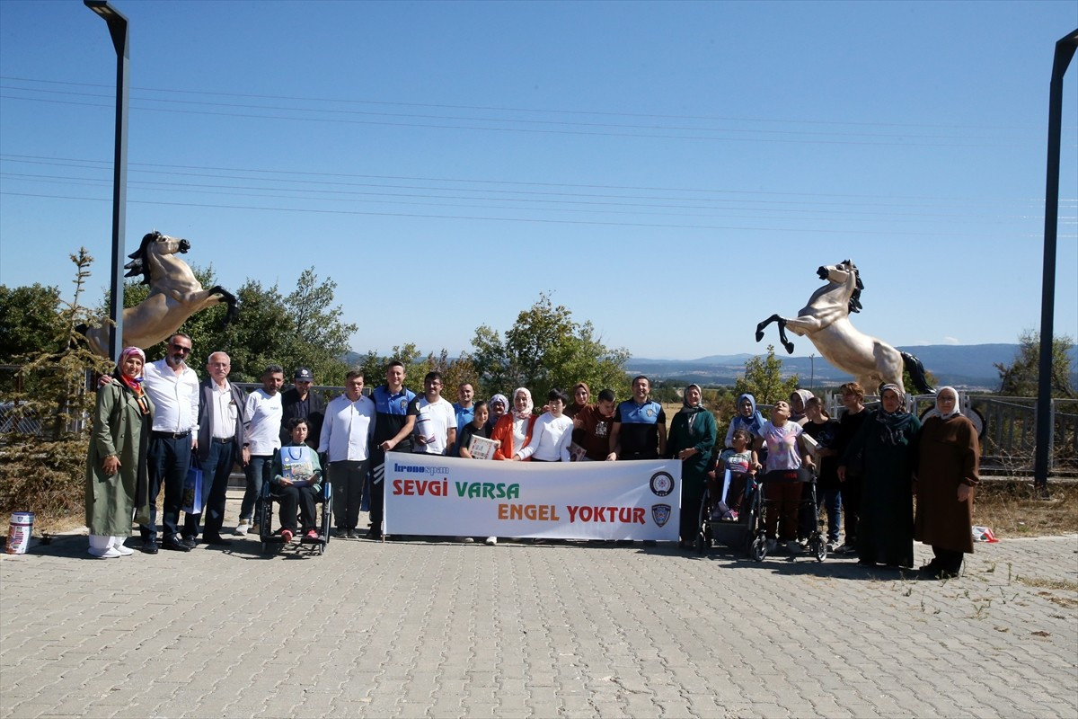 Kastamonu'nun Taşköprü ilçesinde hayata geçirilen 'Sen De Gel' projesi sayesinde özel gereksinimli...