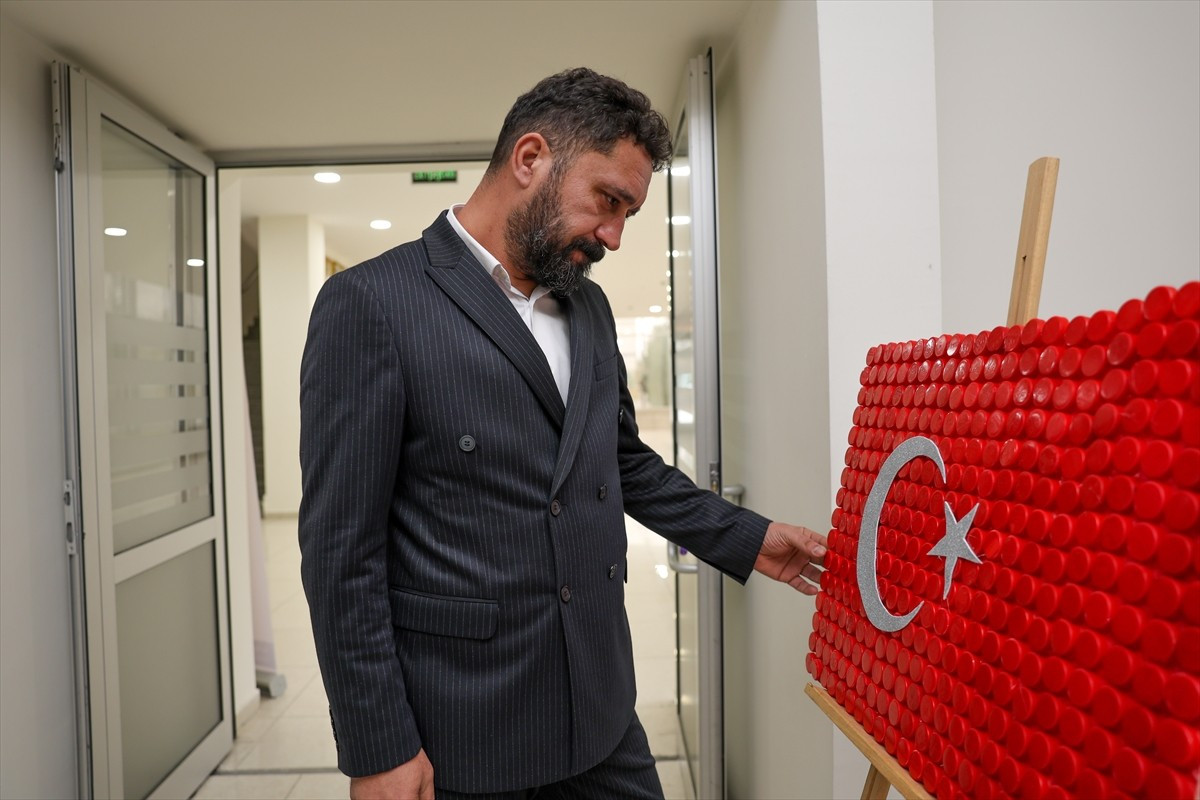 Kastamonu'nun Taşköprü ilçesinde, özel bireyli ailelerin atık malzemelerden hazırladığı ürünlerin...