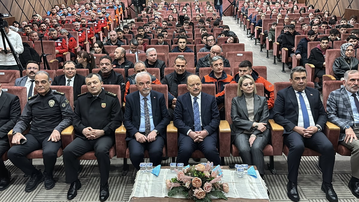 Kastamonu’da, Kahramanmaraş merkezli 6 Şubat depremlerinde hayatını kaybedenler için anma programı...