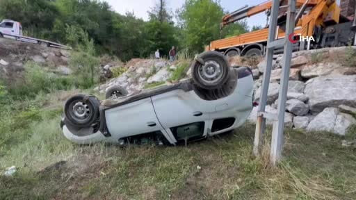 Kastamonu’da otomobil tarlaya yuvarlandı: 3 yaralı