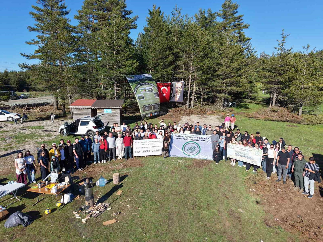 KASTAMONU’NUN ARAÇ İLÇESİNDE GÖRSELLİĞİYLE KENDİSİNE HAYRAN BIRAKAN YAYLADA 19 MAYIS ATATÜRK’Ü...