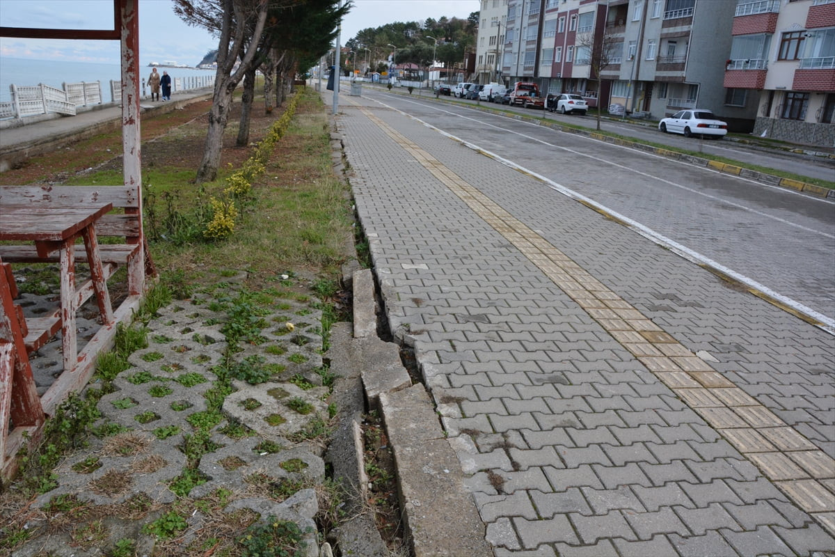 Kastamonu’nun İnebolu ilçesi sahilinde dalgalar bölgede ikamet eden vatandaşlara korkulu anlar...