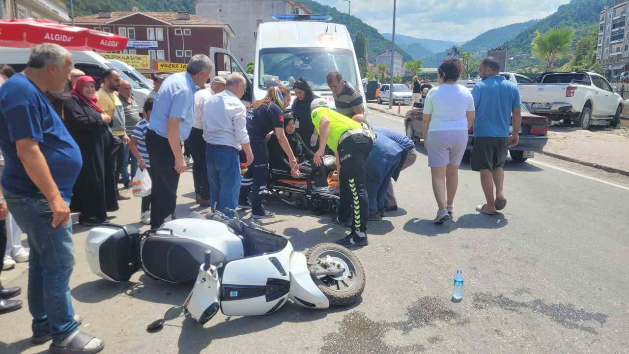 KASTAMONU’NUN İNEBOLU İLÇESİNDE MOTOSİKLETİN ÇARPTIĞI KADIN YARALANDI.