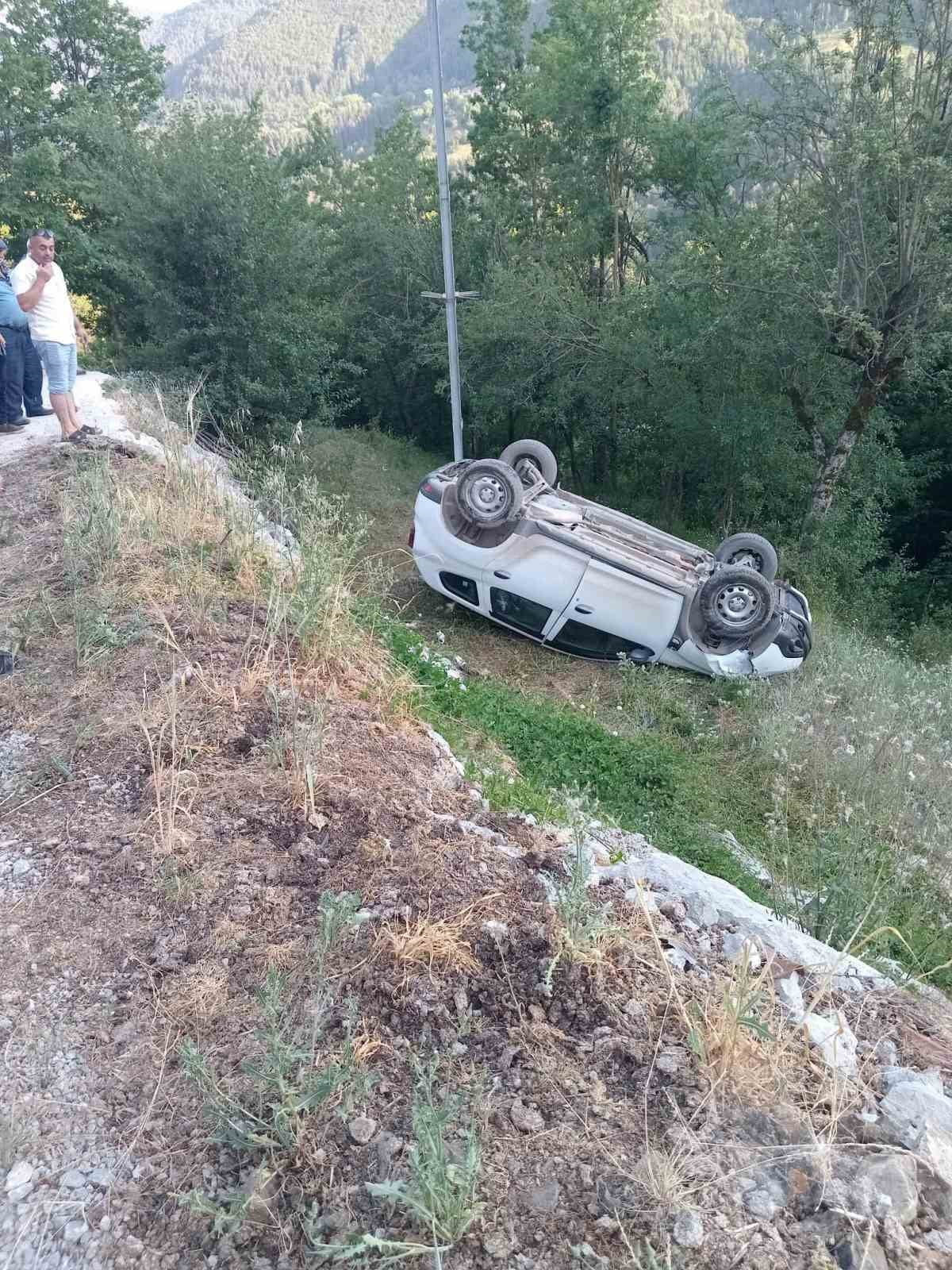 KASTAMONU’NUN KÜRE İLÇESİNDE HASTANE RANDEVUSUNDAN DÖNEN VATANDAŞLARI TAŞIYAN OTOMOBİL, KONTROLDEN...