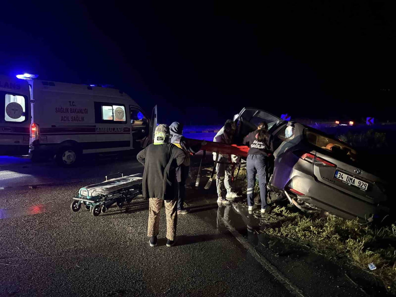 KASTAMONU’NUN TOSYA İLÇESİ D100 KARAYOLUNDA OTOMOBİLİN REFÜJE ÇARPMASI NETİCESİNDE MEYDANA GELEN...