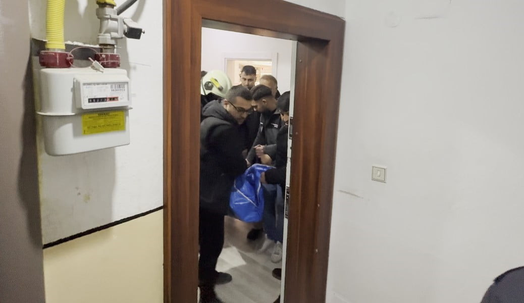 KASTAMONU’NUN TOSYA İLÇESİNDE 6 KATLI APARTMANIN BACASINDA ÇIKAN YANGINA MÜDAHALE ETMEK İÇİN...