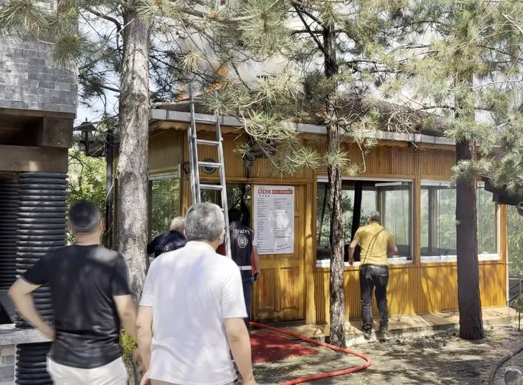 KASTAMONU’NUN TOSYA İLÇESİNDE KAFE VE RESTORAN OLARAK İŞLETİLEN AİLE ÇAY BAHÇESİNDE ÇIKAN YANGIN...
