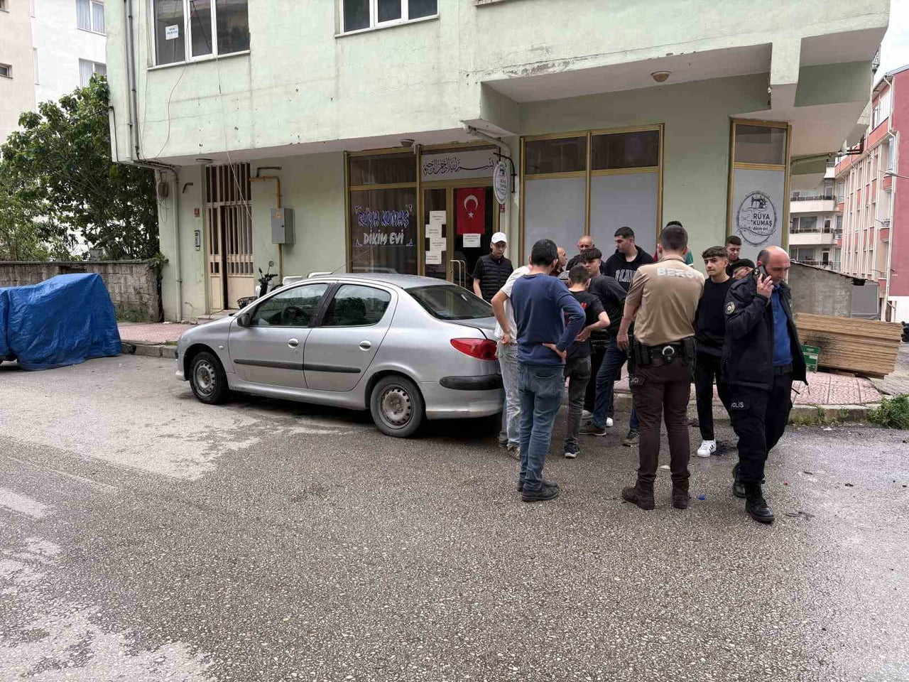 KASTAMONU’NUN TOSYA İLÇESİNDE SEYİR HALİNDEKİ OTOMOBİL, MOTOR BÖLÜMÜNDEN ÇIKAN YANGINDA...
