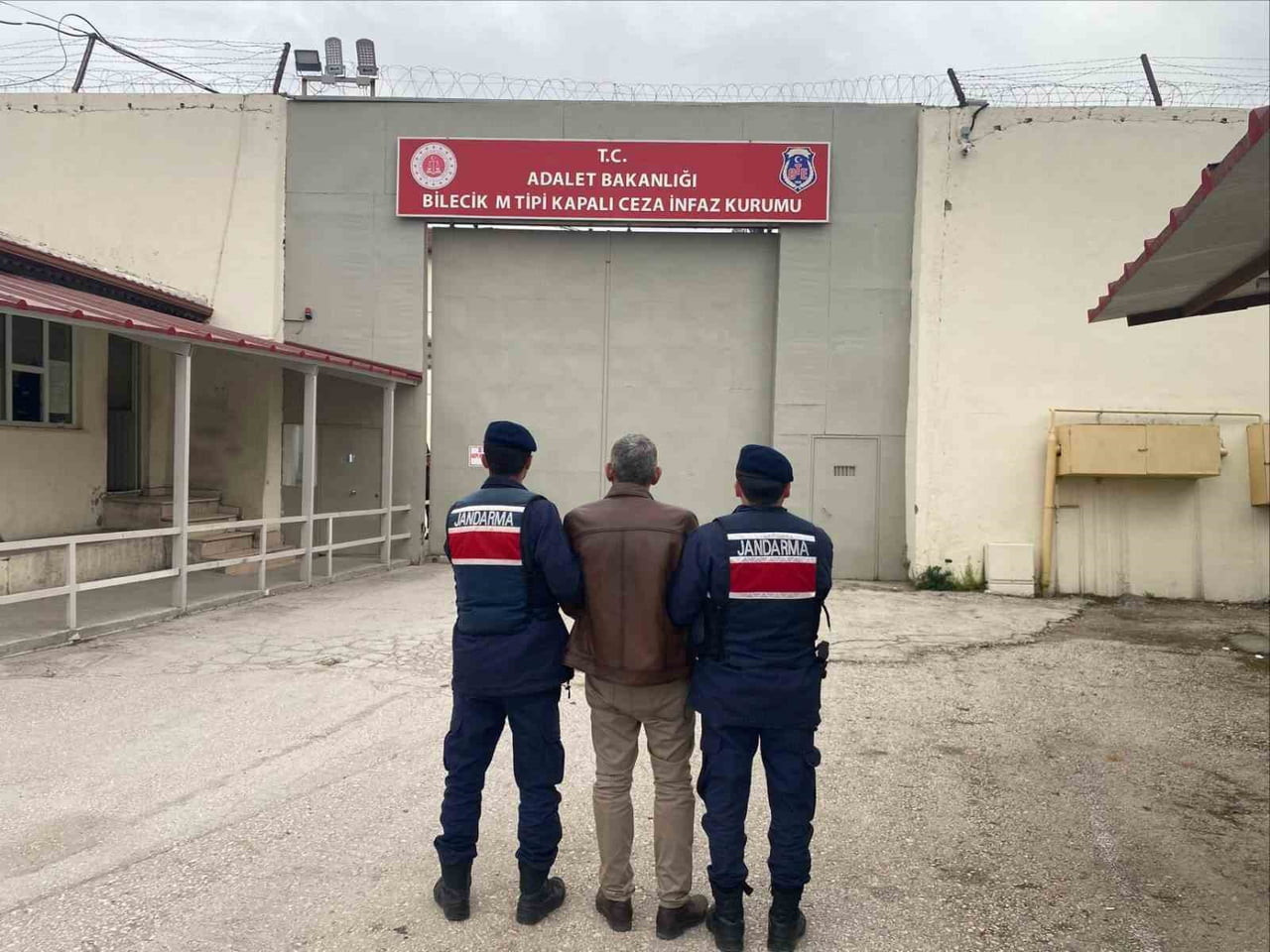 KASTEN YARALAMA SUÇUNDAN ARANAN ŞAHIS BİLECİK’TE YAKALANDI