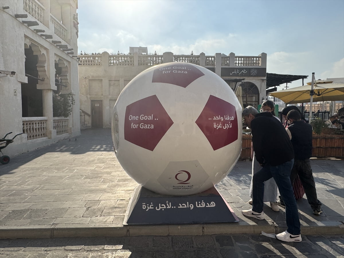 Katar'ın başkenti Doha'daki tarihi Vakıf Çarşısı'na (Souq Wagif) Katar Hayır Kurumu (Qatar...