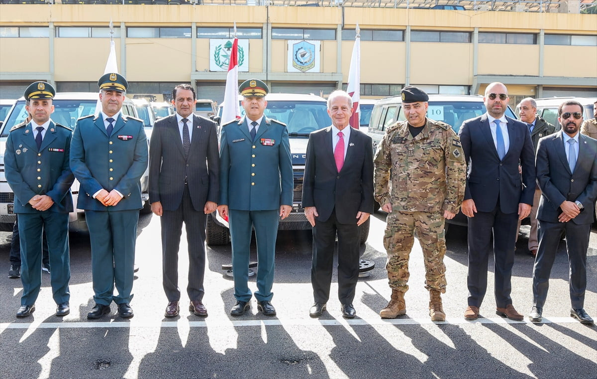 Katar'ın Lübnan ordusuna yönelik askeri araç hibesinin ilk bölümünün teslimi dolayısıyla, başkent...